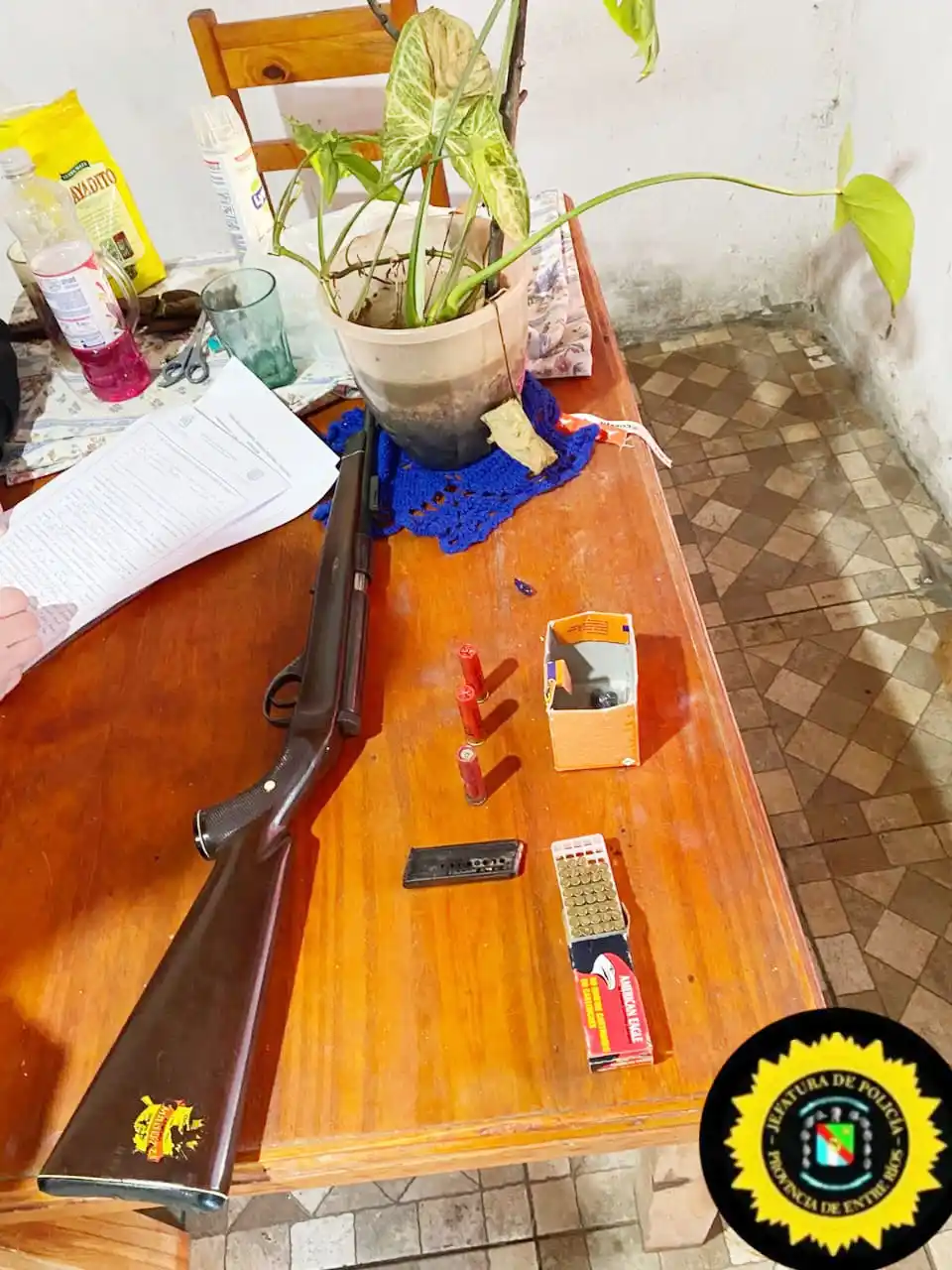 Incautación de un arma de fuego en allanamiento