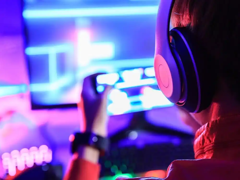 El sector del entretenimiento se rinde a los juegos online