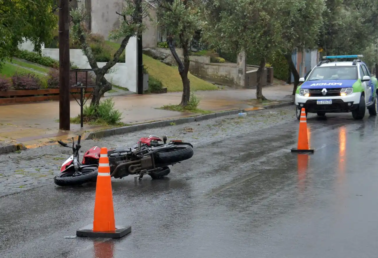 Un motociclista resultó herido tras un choque en Monseñor de Andrea e Ituzaingó
