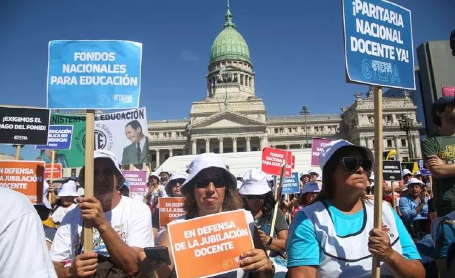 Tras el anuncio de dos días de paro, Nación convocó a la mesa del salario docente