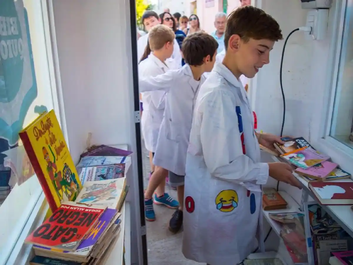 Biblioquiosco: libros con “acceso directo” en una esquina emblemática de Las Varillas  
