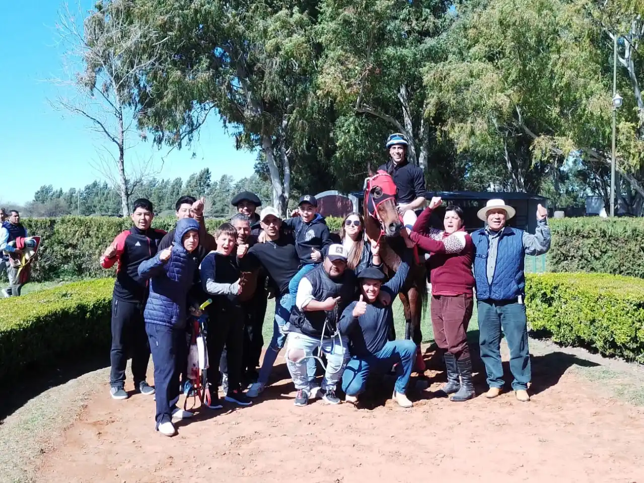 Gran jornada hípica en Gualeguay: 13 carreras y un hipódromo colmado