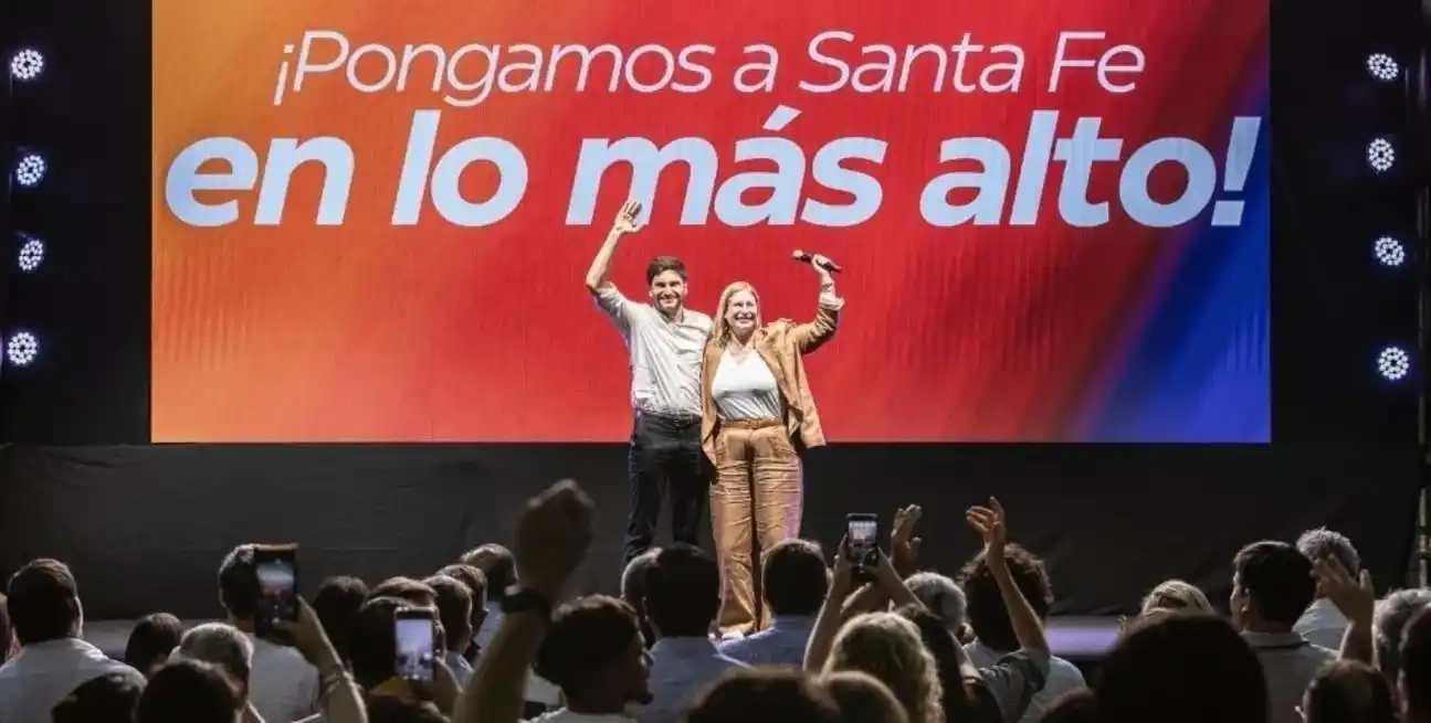 El gobernador Maximiliano Pullaro acompañó a la vicegobernadora y primera candidata a diputada nacional, Gisela Scaglia.