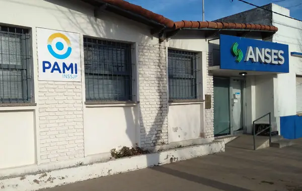 Un Concejo que llega tarde, mientras PAMI sigue atendiendo