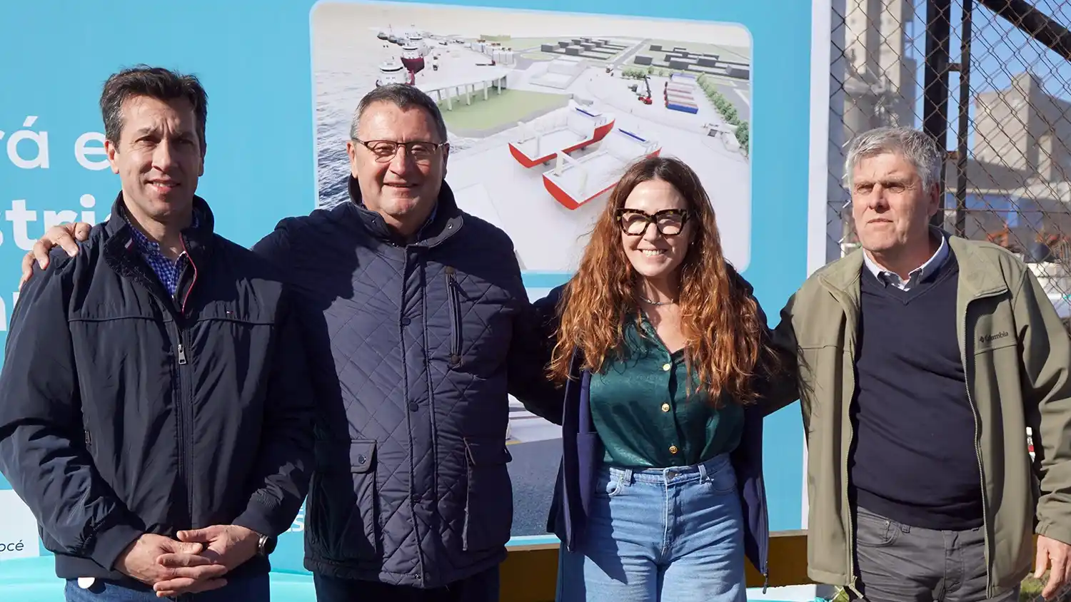 Junto al cartel de la obra. Arturo Rojas, Guillermo Soldini, Jimena López y Hugo Obregozo