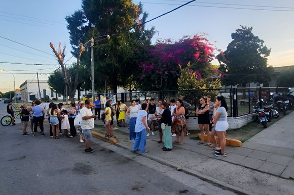 Salud Mental: protesta de familiares de pacientes, que revelaron que Sorbara les dijo que renunció