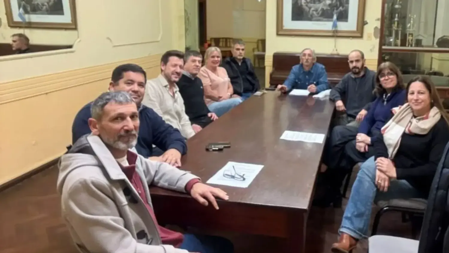 Las autoridades del Centro de Comercio recibieron a la diputada Analía Corvino y al candidato a intendente Pablo Reynes.