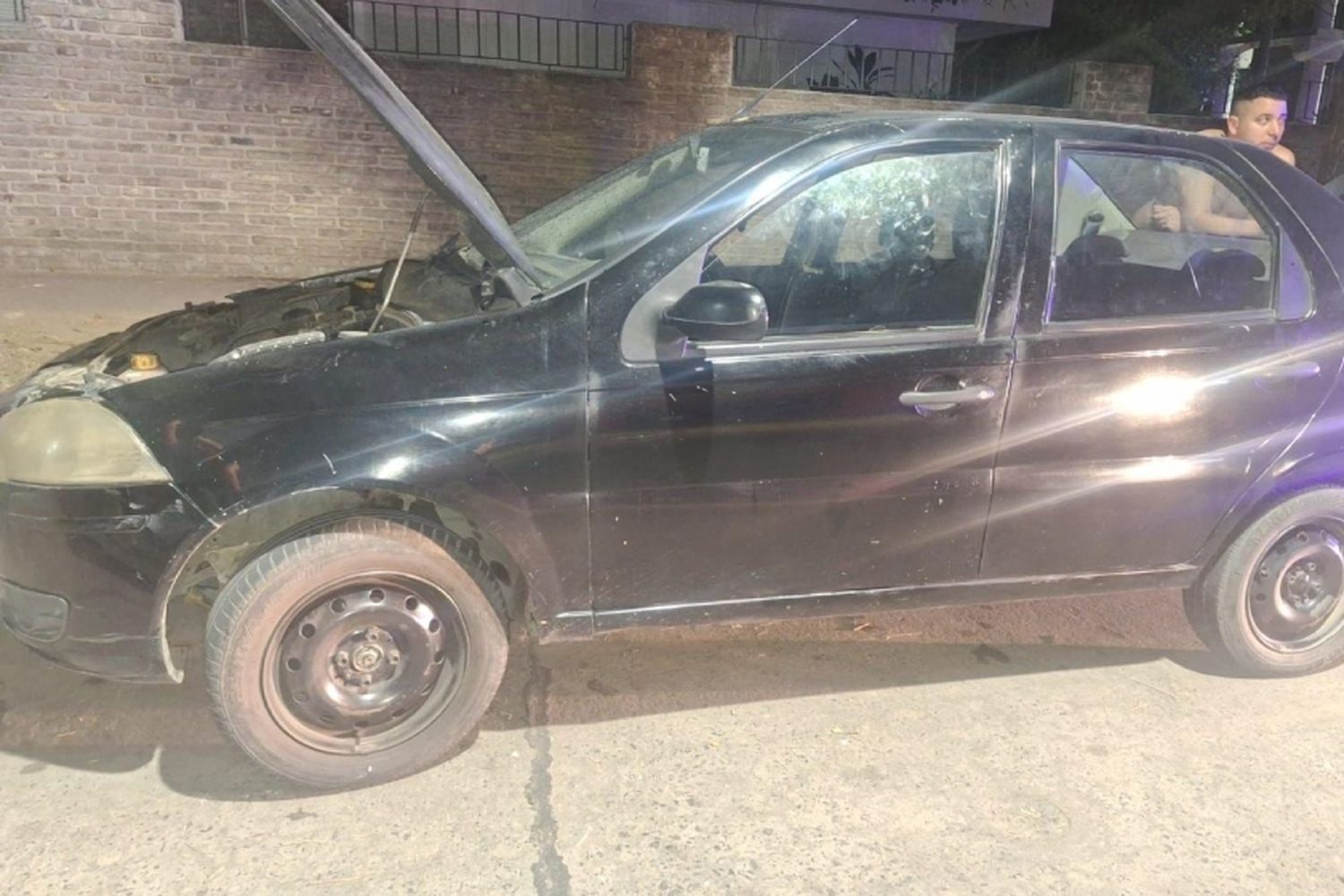 Un hombre fue detenido en zona norte tras ser descubierto robando una batería de auto