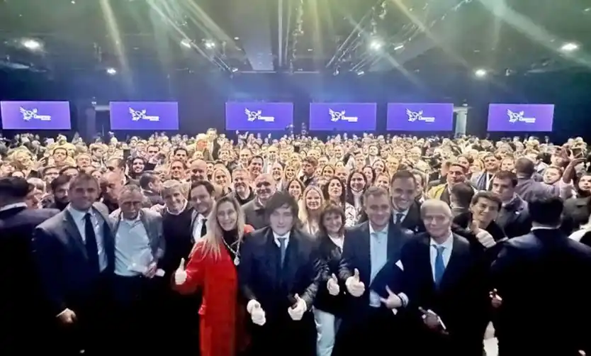 Milei convocó a los gobernadores y armará una mesa política con Karina, Francos y Menem