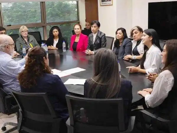 Economía mantuvo reunión
informativa con mujeres empresarias