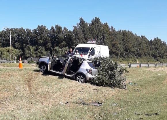 Conductor herido al volcar sobre la Ruta 9