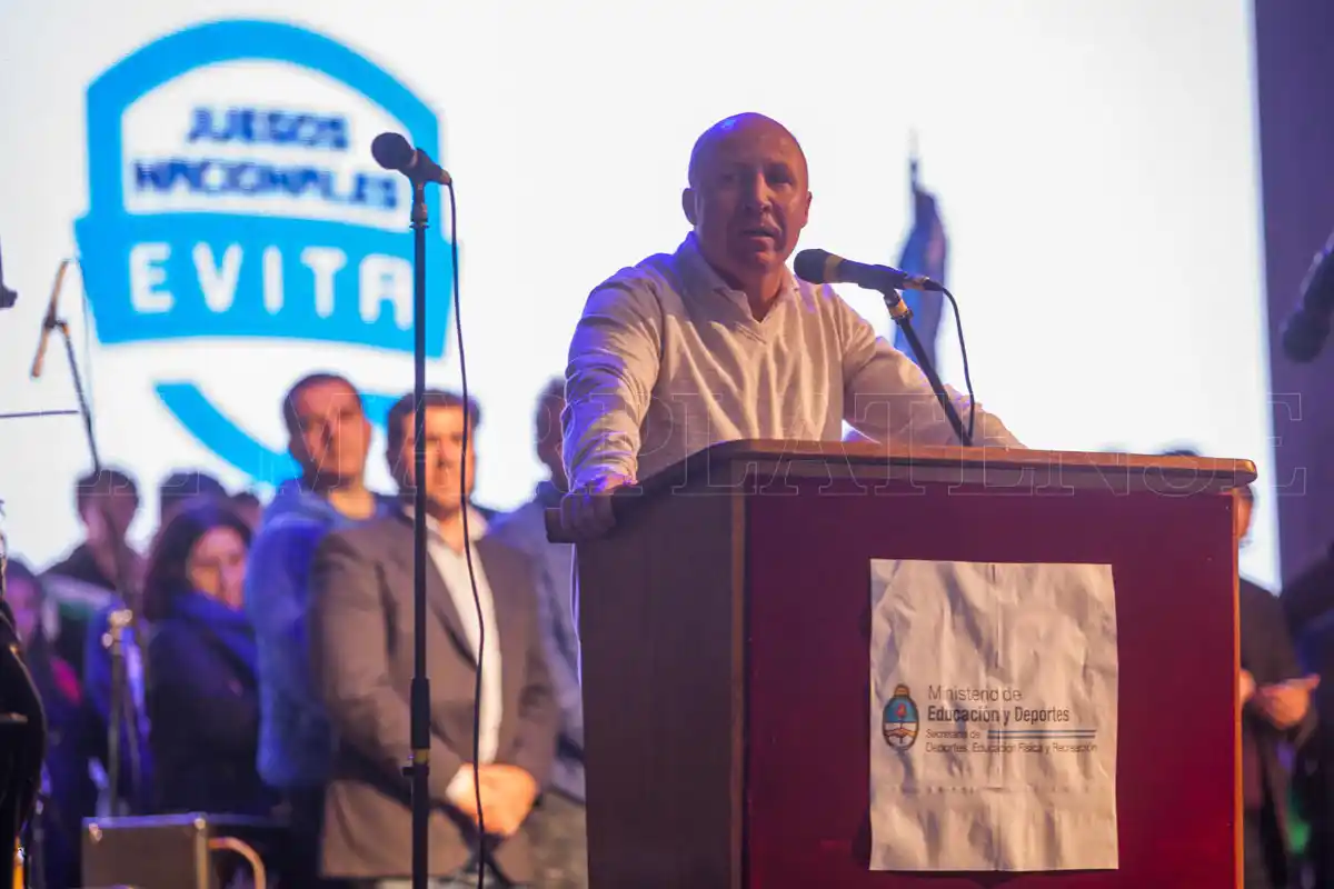 Multitudinaria apertura de los Juegos Evita