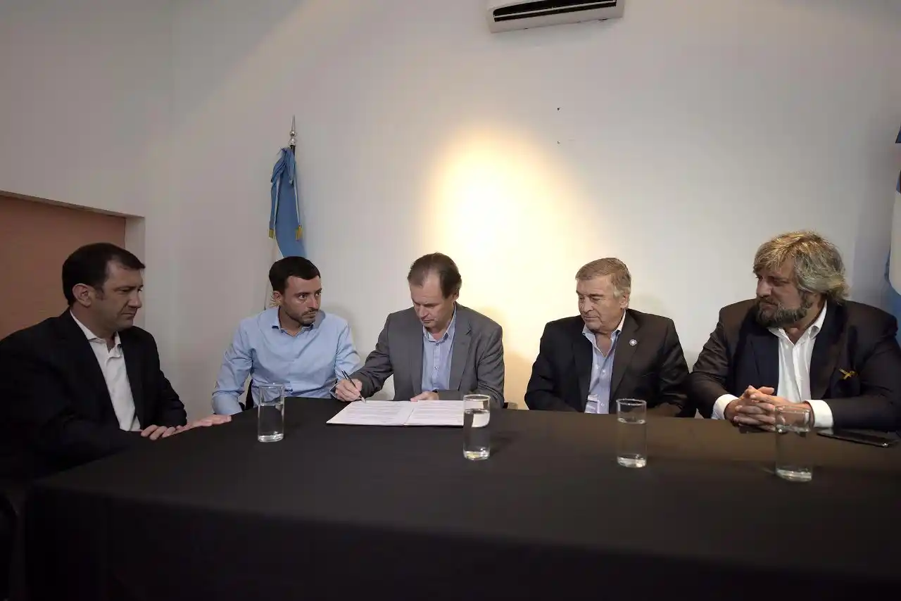 Bordet y Aguad firmaron un convenio para mejorar las comunicaciones móviles en Entre Ríos