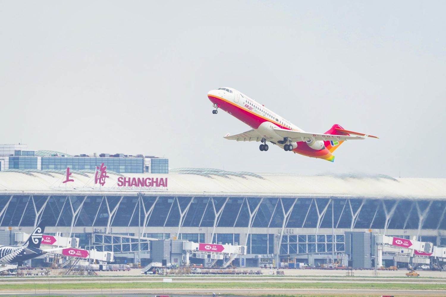 Una aerolínea brasileña evalúa adquirir aviones chinos