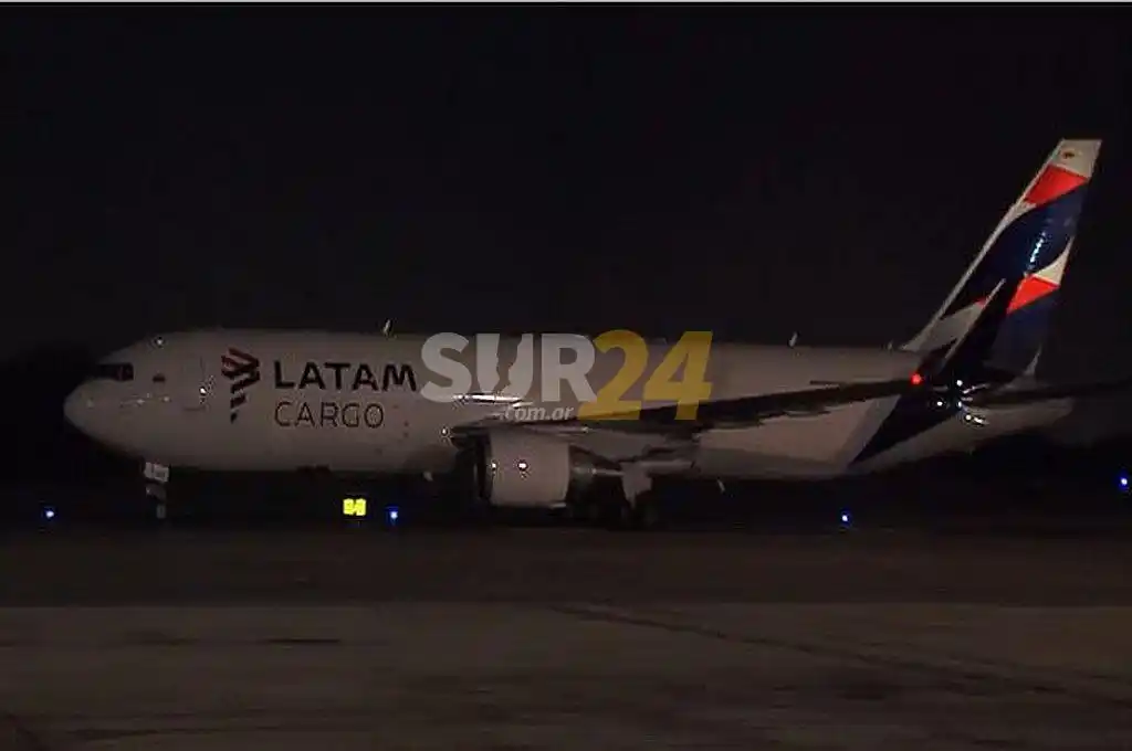 Llegó vuelo con más de 200 mil dosis de la vacuna AstraZeneca-Oxford