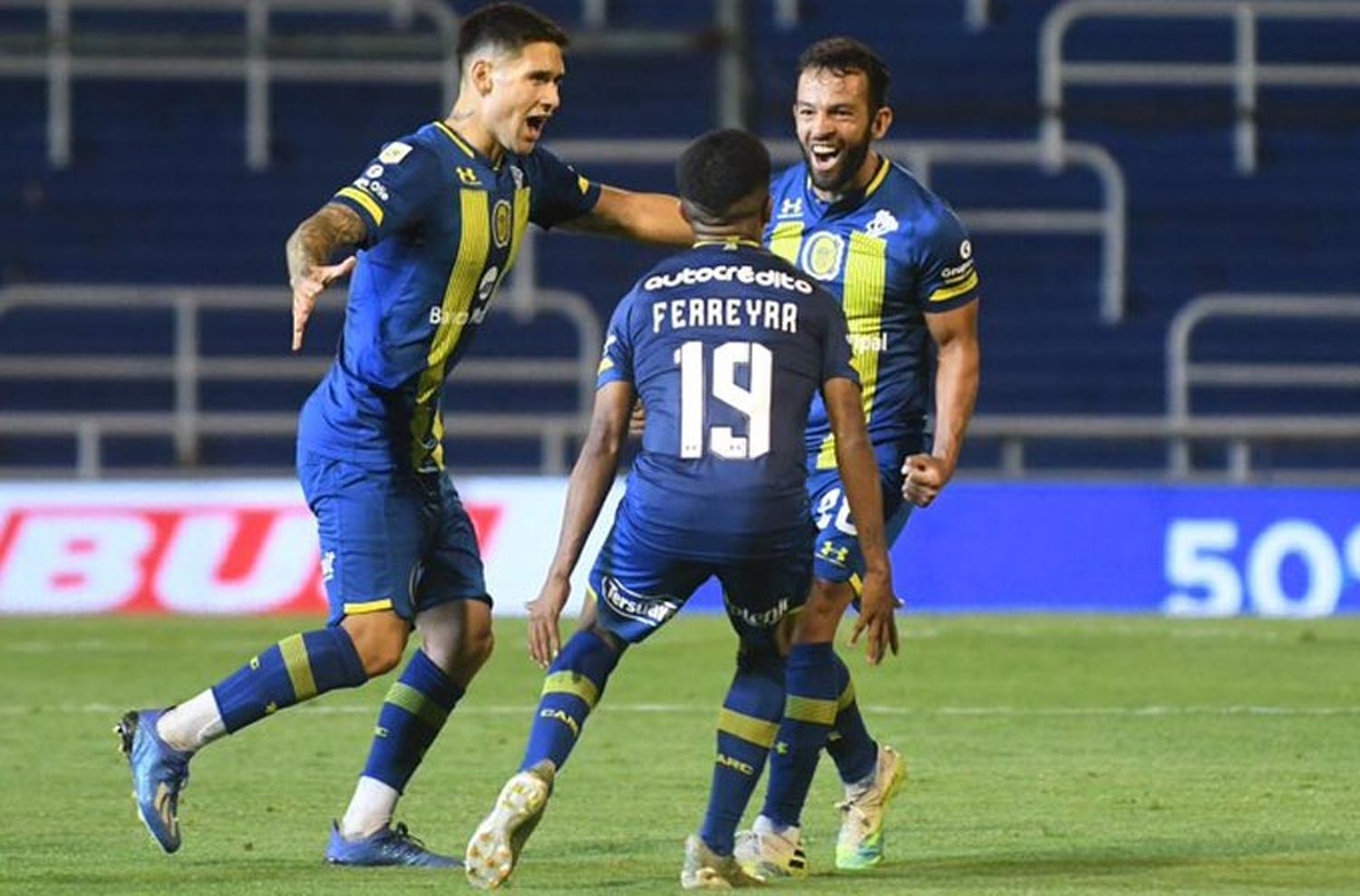 En el debut del Kily como DT, Central sacó fuerzas sobre el final y venció a Godoy Cruz