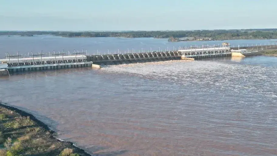 Salto Grande mantiene el embalse en 35 metros y prevé una baja en el caudal evacuado