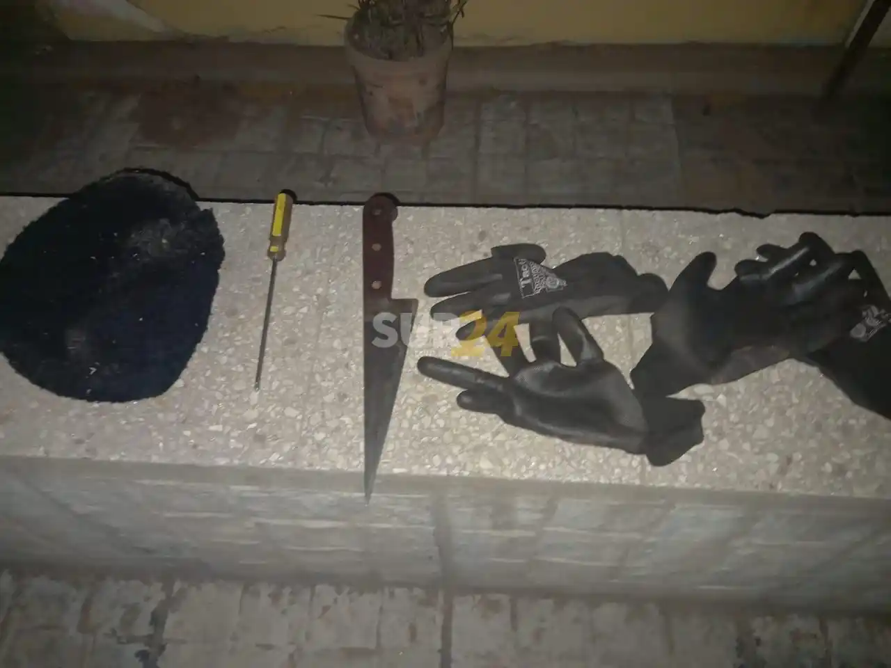 Teodelina: dos detenidos al secuestrarle un arma blanca y otros elementos