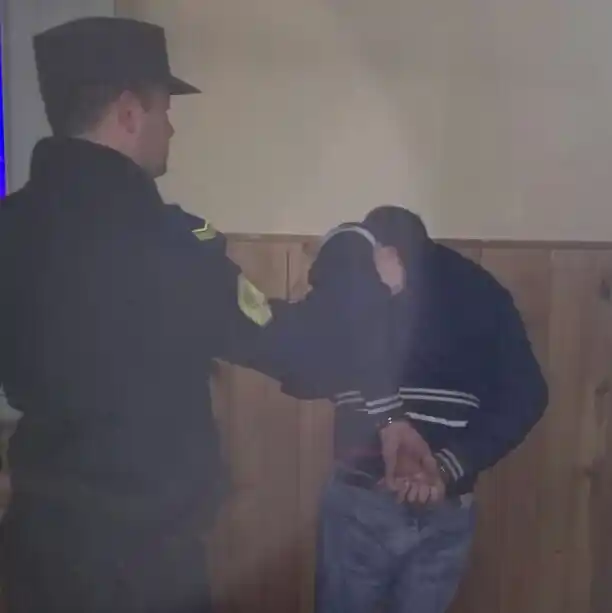 Le retuvieron el auto por falta de papeles, pero se enojó con un Policía y terminó preso