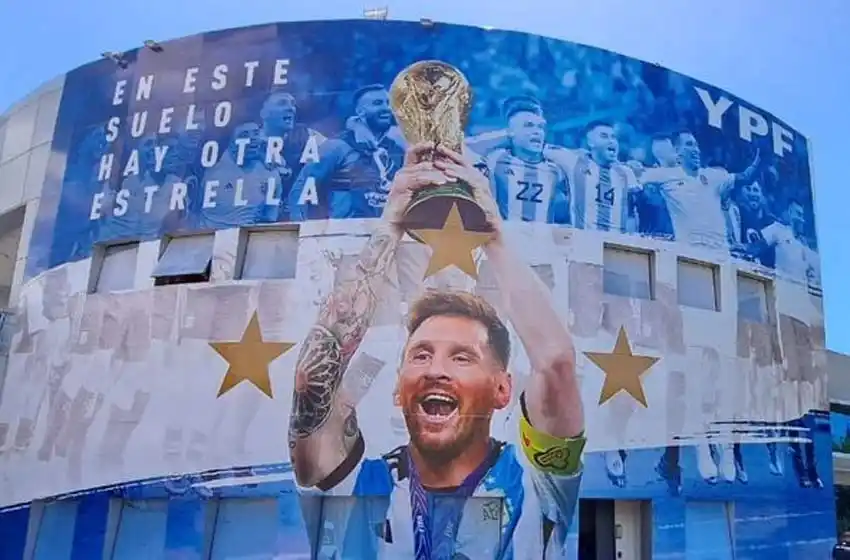 La impactante gigantografía que AFA puso en Ezeiza para recibir a los campeones de la Selección Argentina