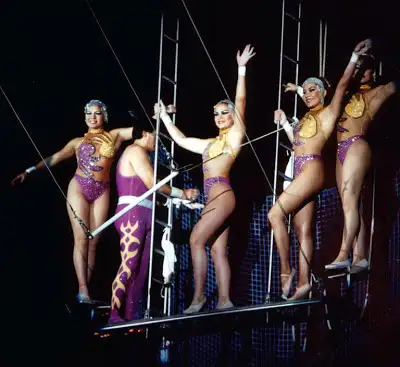 Circo Merlin sumó “Las Águilas del Trapecio”