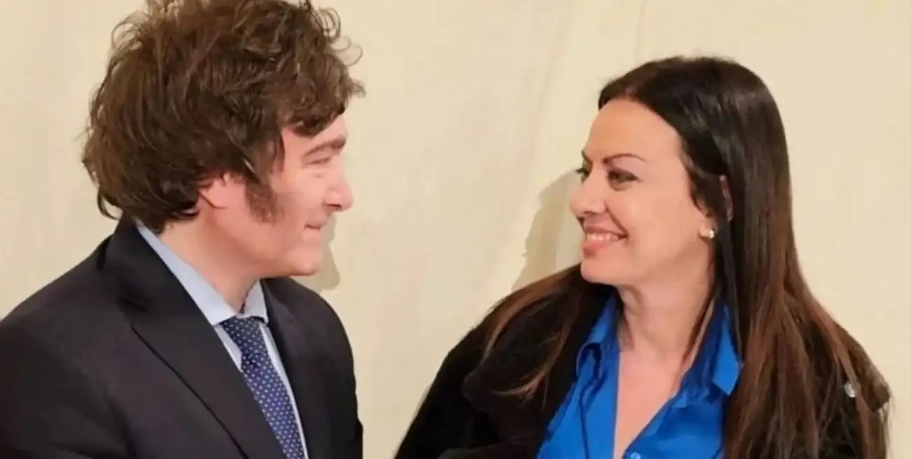 La titular del Ministerio de Capital Humano, Sandra Petovello, junto al presidente Javier Milei.