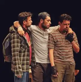 Santiago Alarcón fue sorprendido por su acosador luego de su obra. Foto Instagram