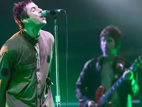 Los hermanos Gallagher vuelven tras 16 años a tocar juntos.