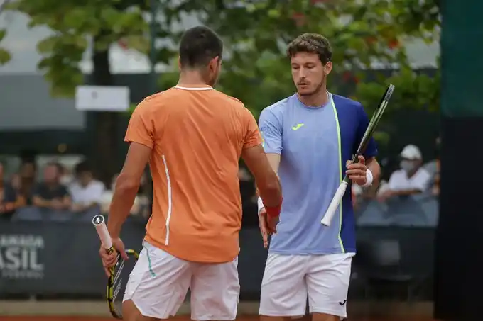 Alcaraz y Carreño Busta vencieron a “Machi” González y Schwartzman.