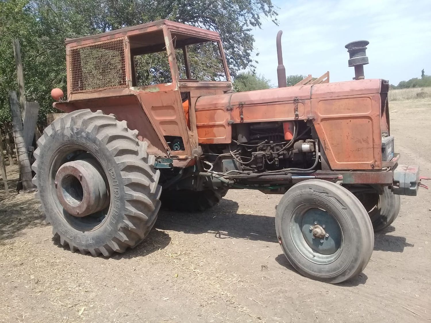Fuerte accidente la región: una mujer terminó herida tras chocar contra un tractor