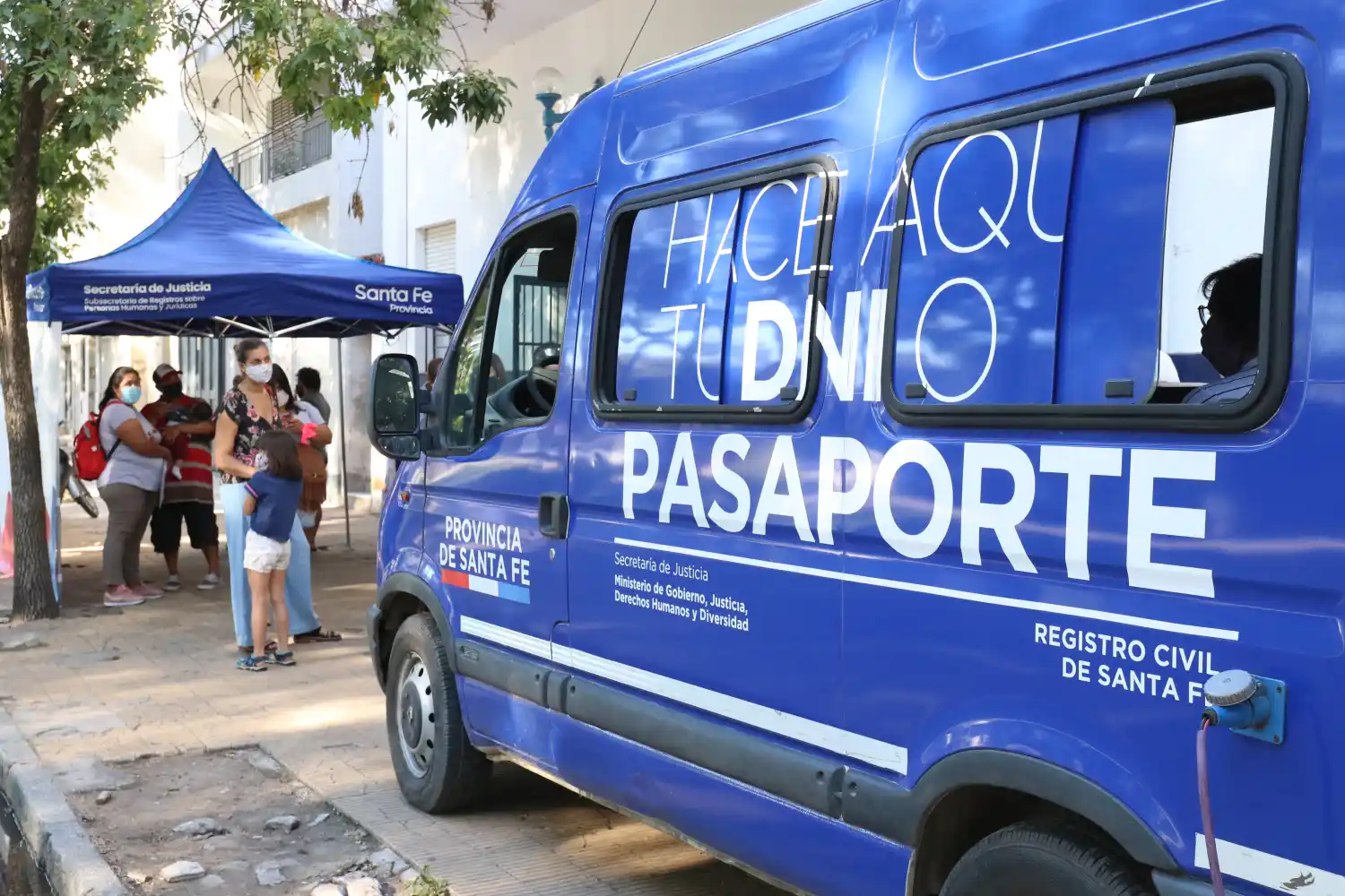 Santa Fe Más Cerca: realizan trámites de DNI y pasaportes en distintos barrios de la ciudad capital