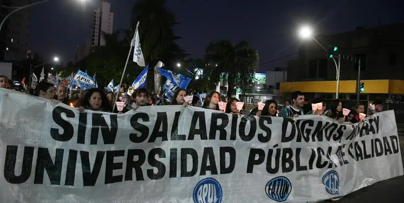 El 26 de julio se realizó la última marcha de las antorchas en Santa Fe. Crédito: Manuel Fabatía