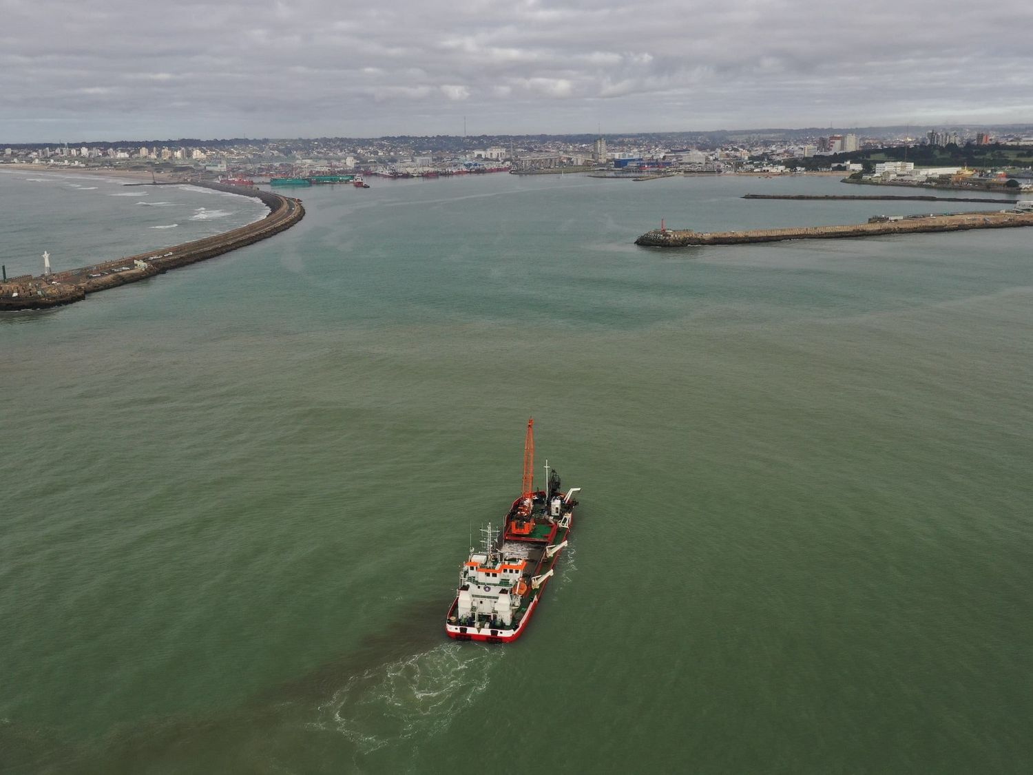 La obra de dragado del Puerto quedará terminada en 45 días