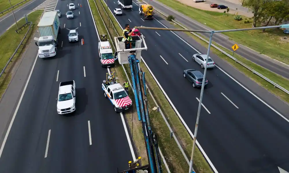 Las tareas incluyen la instalación de cerca de 1.250 lámparas a lo largo de la extensión completa del Ramal Pilar. 