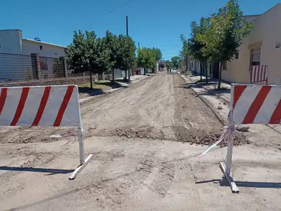 Avanza la pavimentación en calle Halkett y Rocamora