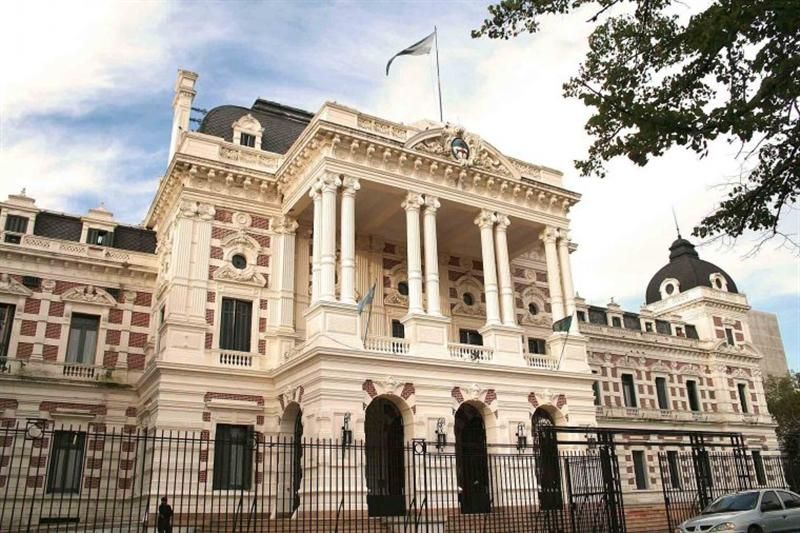 Decretan asueto administrativo provincial para el 24 y 31 de diciembre y el 2 de enero