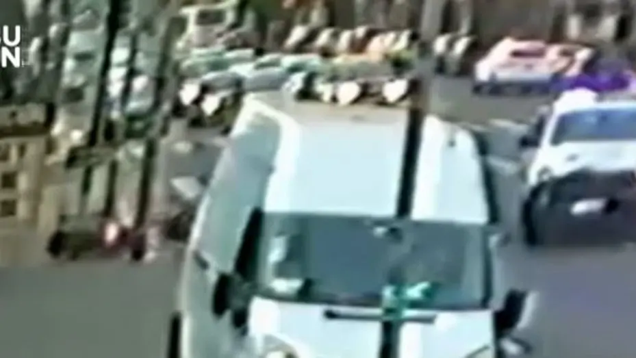 Un patrullero que pasó en rojo atropelló y mató a un joven motociclista en San Martín: Sus familiares piden justicia