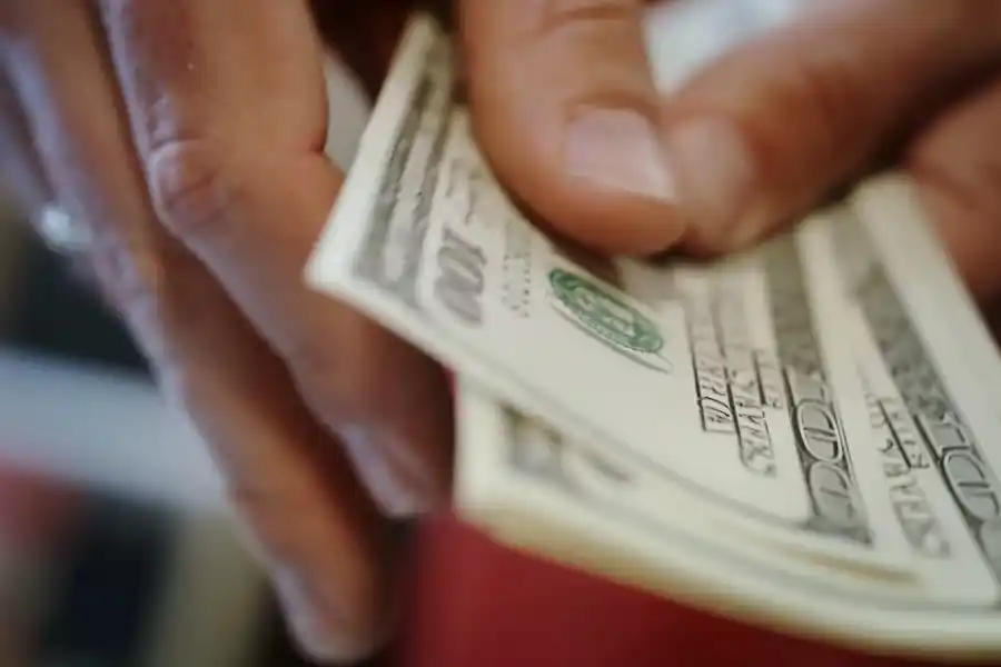 Fin del Impuesto PAIS: cómo conviene pagar en el exterior en estas vacaciones tras los nuevos cambios del Gobierno