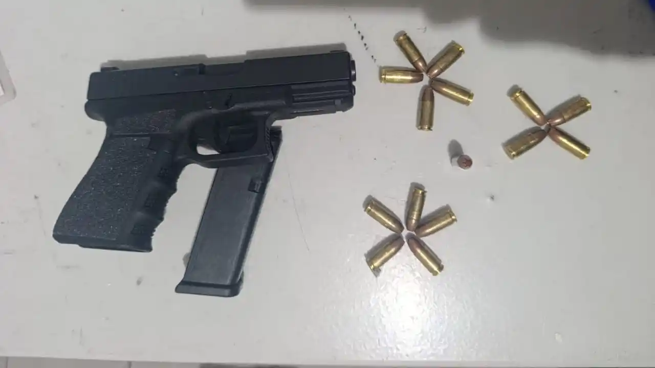 El imputado contaba con una credencial de legítimo usuario del arma.