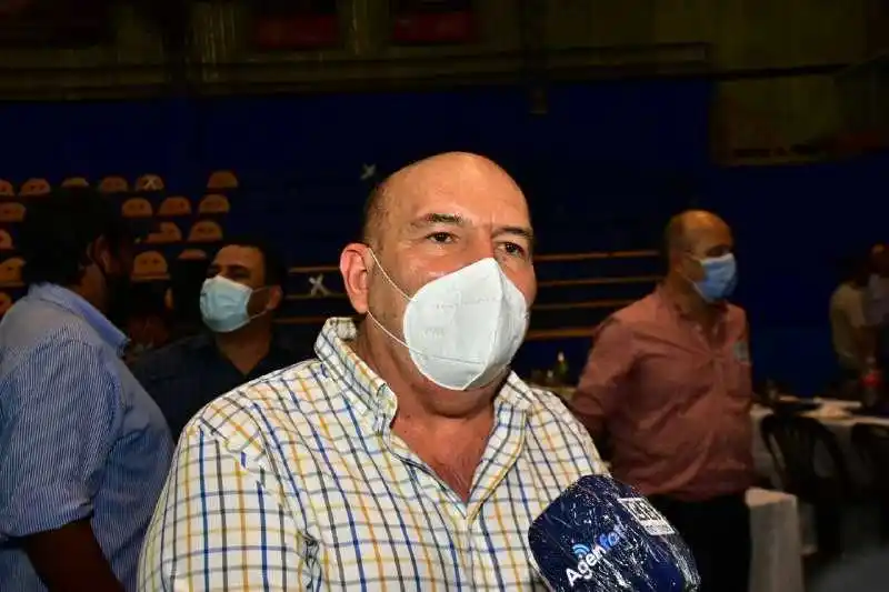 Entrega de títulos: Candidatos a diputados provinciales acompañaron al Gobernador