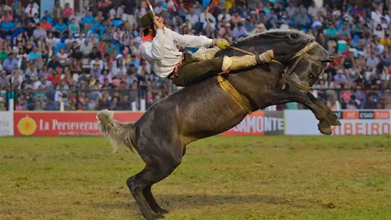El entrerriano que estuvo cerca de morir en Jesús María volvió a jinetear