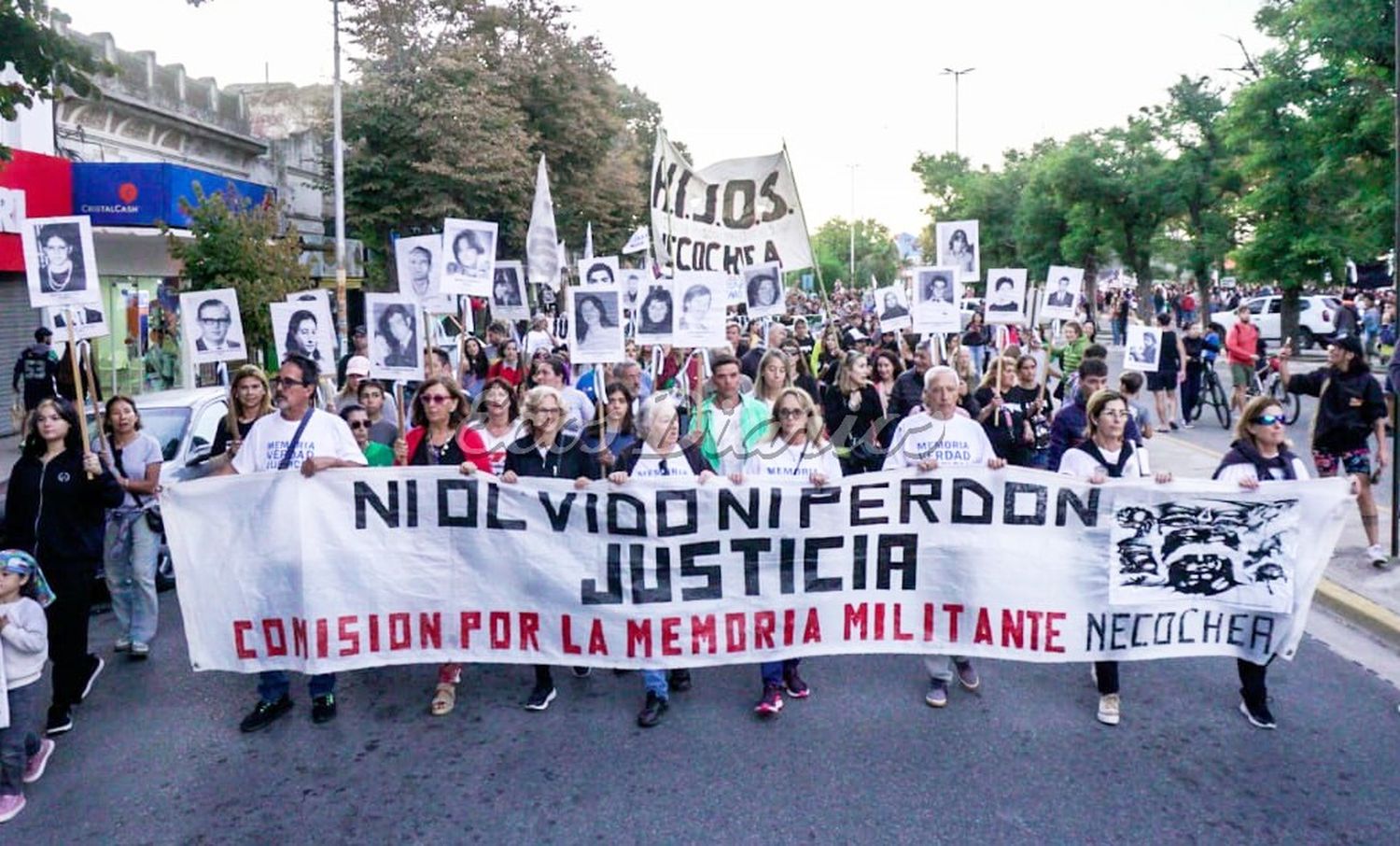 Nutrida. Participación en la movilización de ayer con motivo del nuevo aniversario del Golpe de Estado de 1976