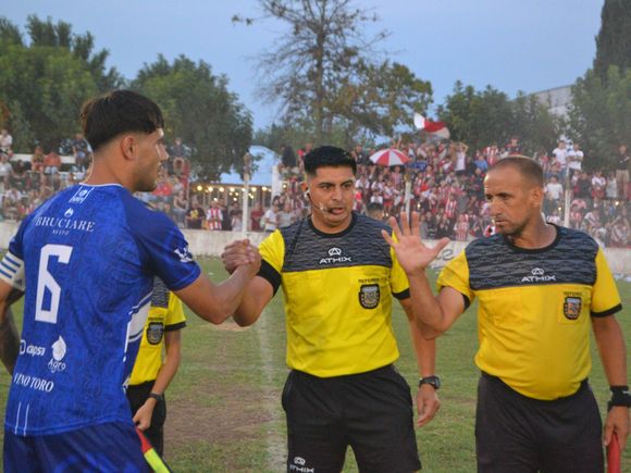 Hubo acuerdo económico entre los árbitros y los clubes, pero no habrá fútbol este fin de semana