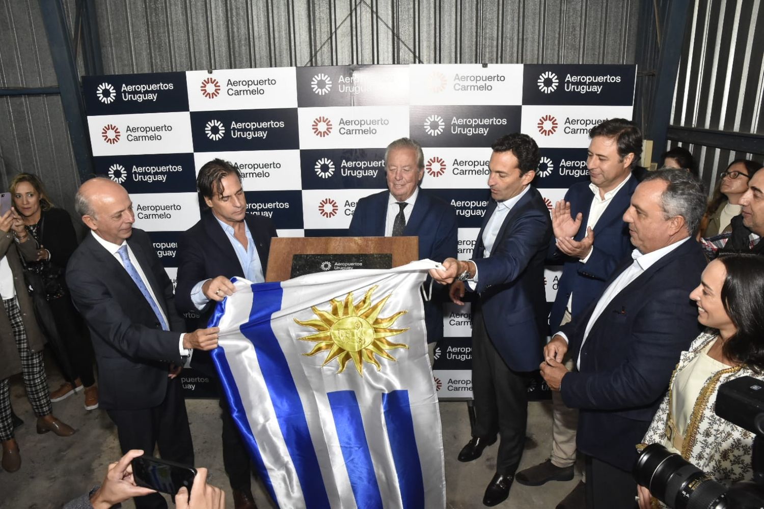 Aeropuertos Uruguay colocó la piedra fundacional del nuevo Aeropuerto Internacional de Carmelo