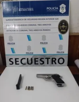 Secuestraron una pistola en el allanamiento a una casa