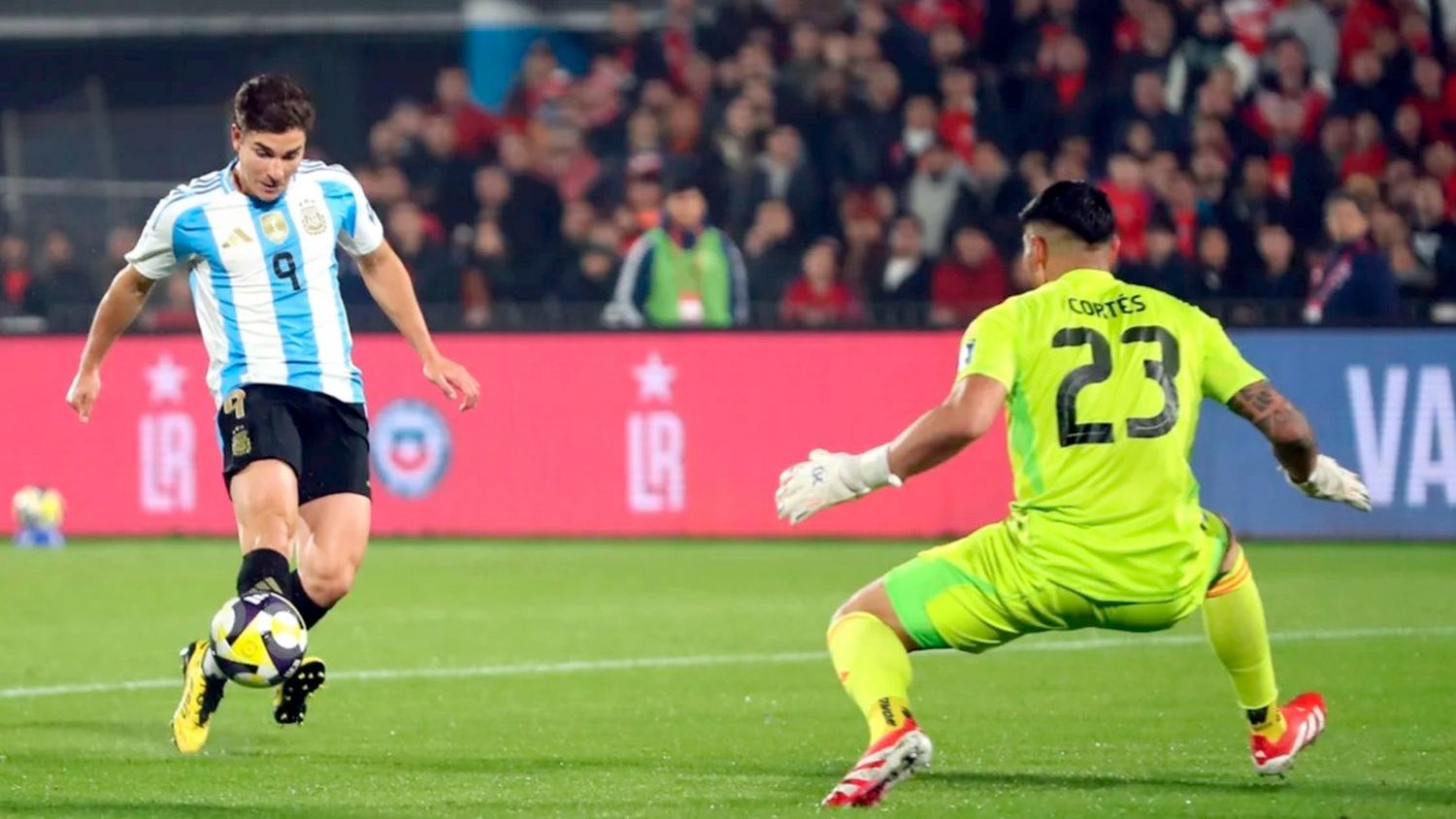 Con gol de Julián Álvarez y el regreso de Messi, Argentina venció a Chile por 1 a 0