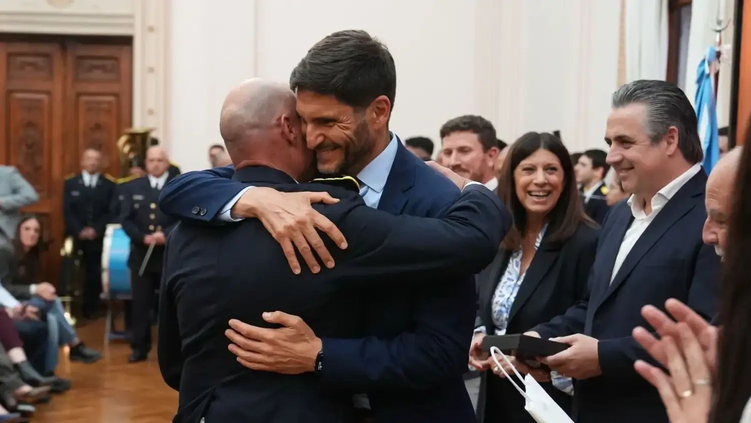 Pullaro reconoció a 88 policías reincorporados y lanzó una nueva convocatoria en Santa Fe - 4