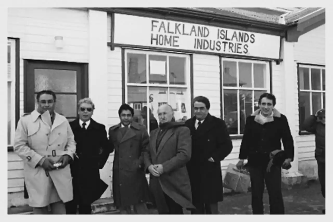 La asunción de Menéndez en Malvinas: el día en que la dictadura acercó posiciones con peronistas, radicales y sindicalistas