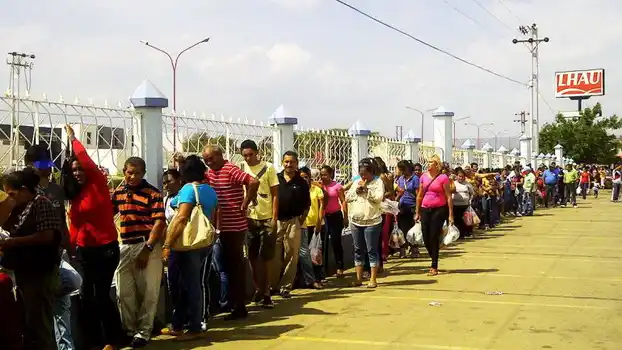Maduro promete normalizar el abastecimiento en Venezuela en tres meses