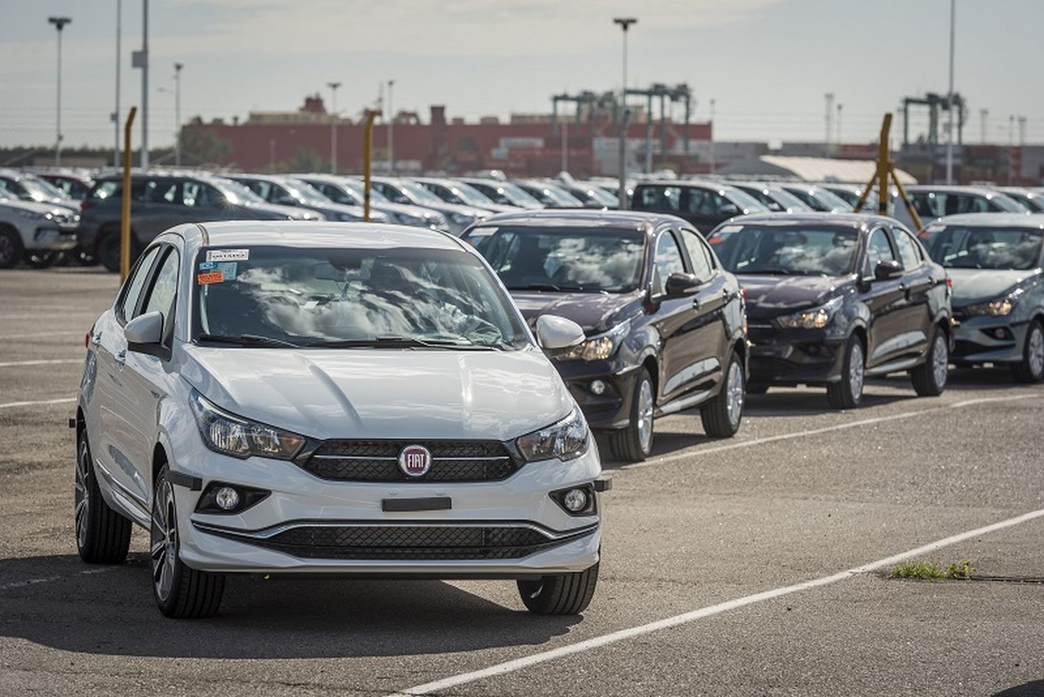 La caída de venta de autos cero kilómetro llegó al 37 por ciento interanual en marzo.